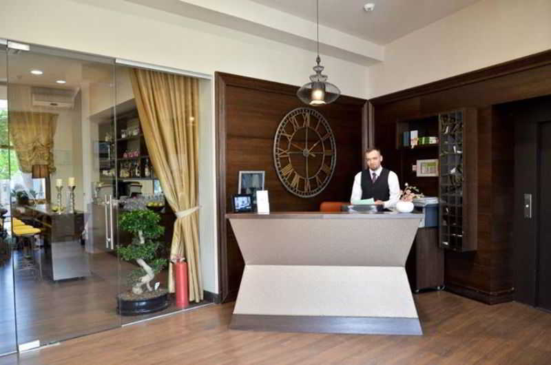 Capitolina Chic Hotel