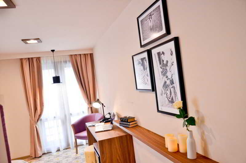 Hotel Capitolina Chic 3*